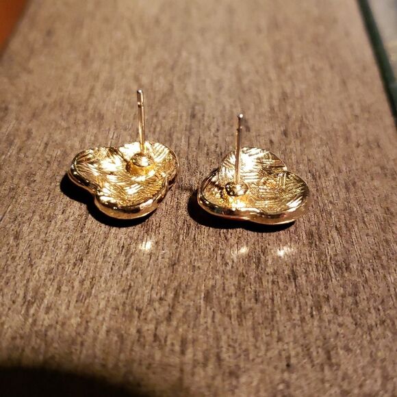 Red and Gold Knot pierced earrings - Picture 3 of 3